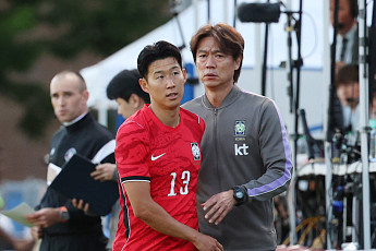 손흥민, 상징 '7번' 포기하고 '13번' 달았다⋯왜?