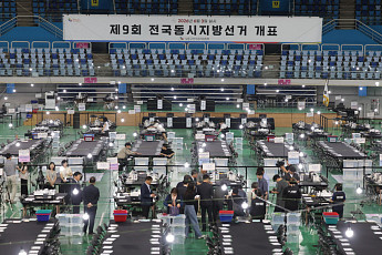 오늘 오전 6시 투표 시작…1인당 7표로 지방권력·'미니 총선' 14석 가른다