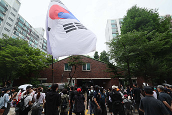 '투표함 반출 저지' 시위 속 잠실 투표소 관계자 병원 이송