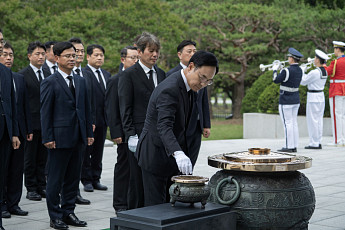 현대로템, 현충원 참배…이용배 대표 