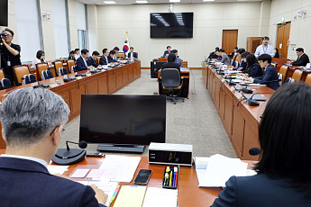 멈췄던 경제법안 다시 줄 선다…유통 규제 완화·금융 입법이 후반기 핵심 쟁점  [다시 도는 입법시계]
