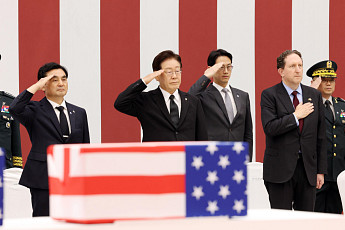 李 