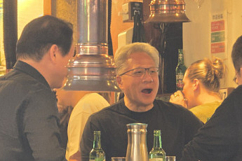 “젠슨 황 왔다” 홍대 들썩…재계 총수 총출동 '삼소 회동’