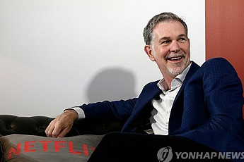 ‘스트리밍 시대’ 연 넷플 창업주 헤이스팅스, 회장직서도 퇴임