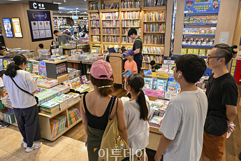 상반기 도서시장, 소설이 이끌었다…베스트셀러 10위권 8종이 소설