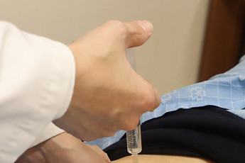 “척추관협착증, 약침치료가 효과적…물리치료보다 회복 속도 2배 이상 빨라”