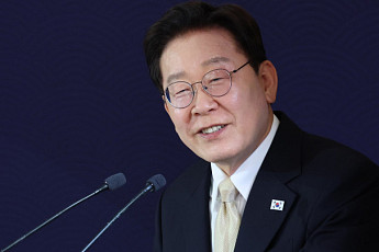 이 대통령, EU 정상과 첫 회담…