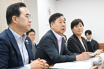 취업자 17개월 만에 감소 전환...구윤철 