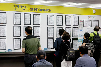 지난달 취업자수 17개월만에 감소 [포토로그]
