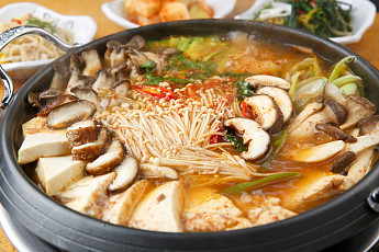 '2TV 생생정보' 오늘방송맛집- 결정적 한 수, 이열치열! 입맛 돋우는 두부전골 맛집 '장○'