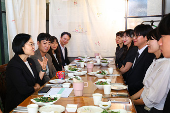 한성숙, 지명 후 첫 행보⋯청년 만나 주거비·취업난 고충 청취