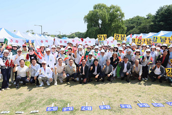 초여름 그린 위 뜨거운 승부…강남3구 파크골프 동호인 한자리에