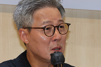 10년 만에 신작 낸 천명관 “증오 심해진 요즘, 지옥 같은 현실 속 공감 담아” [현장]