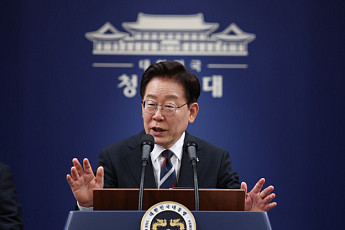 국정 2년차 승부수…이 대통령, 청와대 핵심 참모 교체