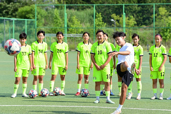 한국맥도날드·이승우 선수, 전북체육중학교에 ‘행복의 버거’ 전달