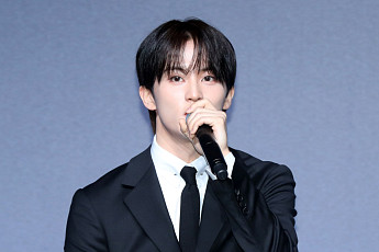 마크, '인종차별 티셔츠' 논란 일파만파⋯소속사 