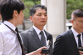 'SM 시세조종 의혹' 카카오 김범수 항소심 시작...방시혁 증인 검토