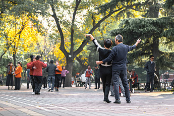 中 장수 시대 진입, “수명 연장보다 건강수명 관리로”