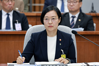 한성숙 “AI 대전환으로 성장”…野 “집 팔아 면죄부”