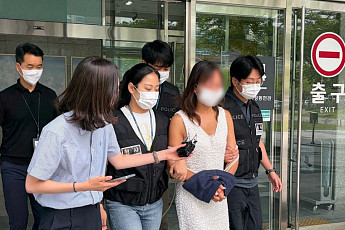 '부정선거' 외치던 40대 女, 경찰에 침 뱉고 욕설⋯결국 구속 