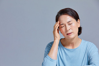 더위에 흔들리는 혈압…뇌동맥류, 여름철 더 주의해야[e건강~쏙]