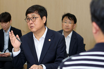 월드컵 ‘32강 탈락’ 충격...최휘영 장관 “위원회 구성해 철저히 조사”