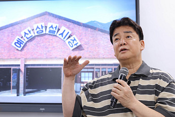 백종원 대표 “지역소멸 해법은 예산시장 모델 확대⋯지역민·지자체·기업 ‘원팀’ 돼야”