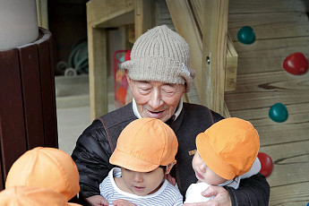 어린이집 품은 ‘시끄러운’ 요양원