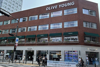 공장이야, 화장품숍이야?⋯가장 성수동스러운 올리브영 ‘뷰티 맨션’[가보니]