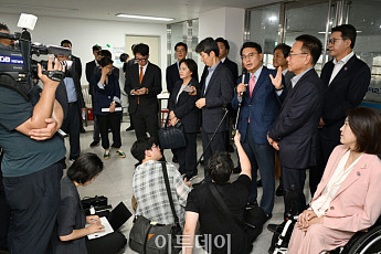 투표용지 부족에서 개표소 봉쇄까지…한 달간 무슨 일 있었나 [잠실 개표소 시위②]