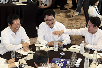 더불어민주당 워크숍, 차기 당권 주자 한 자리에 [포토]