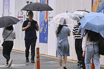 전국 흐리고 남부 비 확대⋯제주 최대 150㎜ 폭우 [날씨]