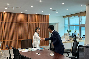 추미애 경기도지사, 취임 초 여당대표 예방 받았다…정청래 