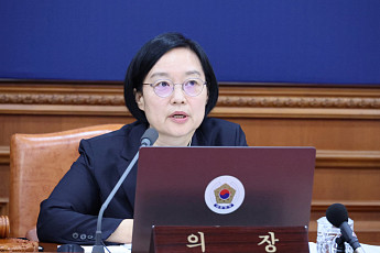 韓총리, 첫 국무회의 주재…