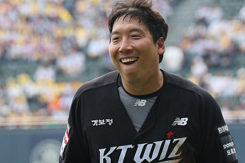 김현수, 17시즌 연속 100안타 눈앞⋯현재 안타 1위도 kt '이 선수'