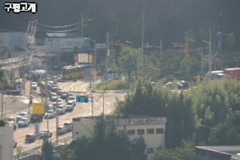 [속보] 부산 사하구 구평초교 삼거리 차량 전복사고 발생