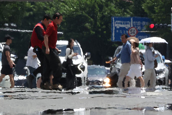 경북 경산 40도 육박...전국 곳곳 ‘폭염주의보→경보’ 확대 발효