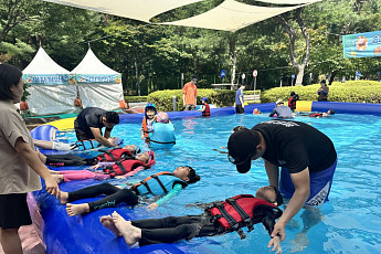 송파구, 해경과 함께하는 ‘어린이 생존수영’ 확대 운영