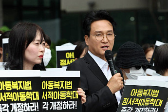 교사들 집회 현장에선 안민석 교육감…