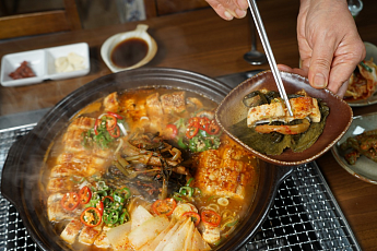 '2TV 생생정보' 오늘방송맛집- 장사의 신, 17년 전통! 파김치 장어 전골 '통○○○'