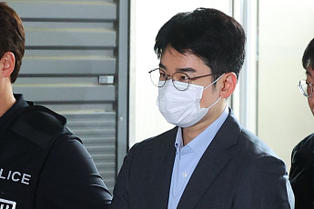 음료 피습 자작극 정이한 전 부산시장 후보, 공범과 검찰 송치