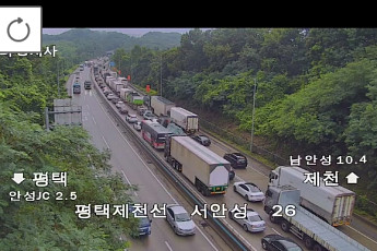 [속보] 평택제천고속도로 서안성 인근 화물차 사고 발생