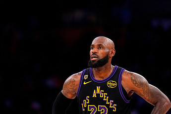 르브론 제임스, 아직도 행선지 못 정해⋯NBA 이적시장 '올스톱'