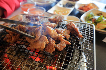 '2TV 생생정보' 오늘방송맛집- 결정적 한 수, 든든한 한 상! 숯불 돼지 갈비 맛집 '계○○○'