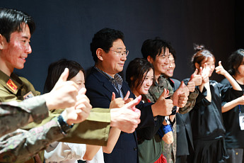 이상일 용인특례시장, 대학연극제 본선 관람…