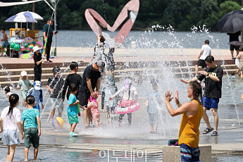 [내일 날씨] 전국 폭염·열대야 지속⋯중부 곳곳 강한 소나기