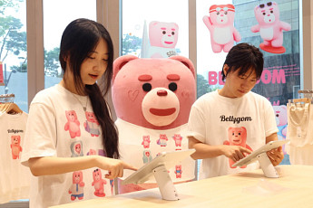 롯데홈쇼핑 ‘굿즈 효자’ 벨리곰, 유니클로도 장악...IP 사업 확장 무섭네