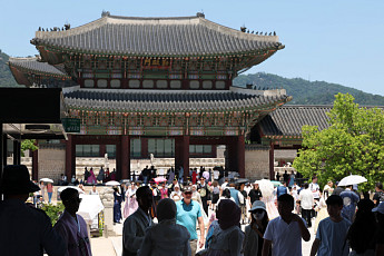 K컬처 열풍에 ‘지역 접근성’ 더해지니…올 상반기 방한객 1071만명·카드 지출 10조 돌파[종합]