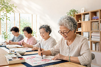 창작 활동 많은 시니어, 손목 건강 함께 챙겨야