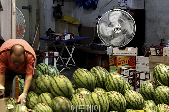 폭염·폭우에 가공식품 줄인상까지⋯장바구니 물가 '비상' [물가돋보기]
